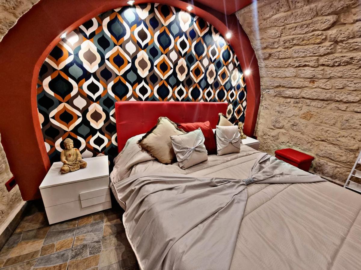 Luxury Borgo Antico Apartment Bari Luaran gambar